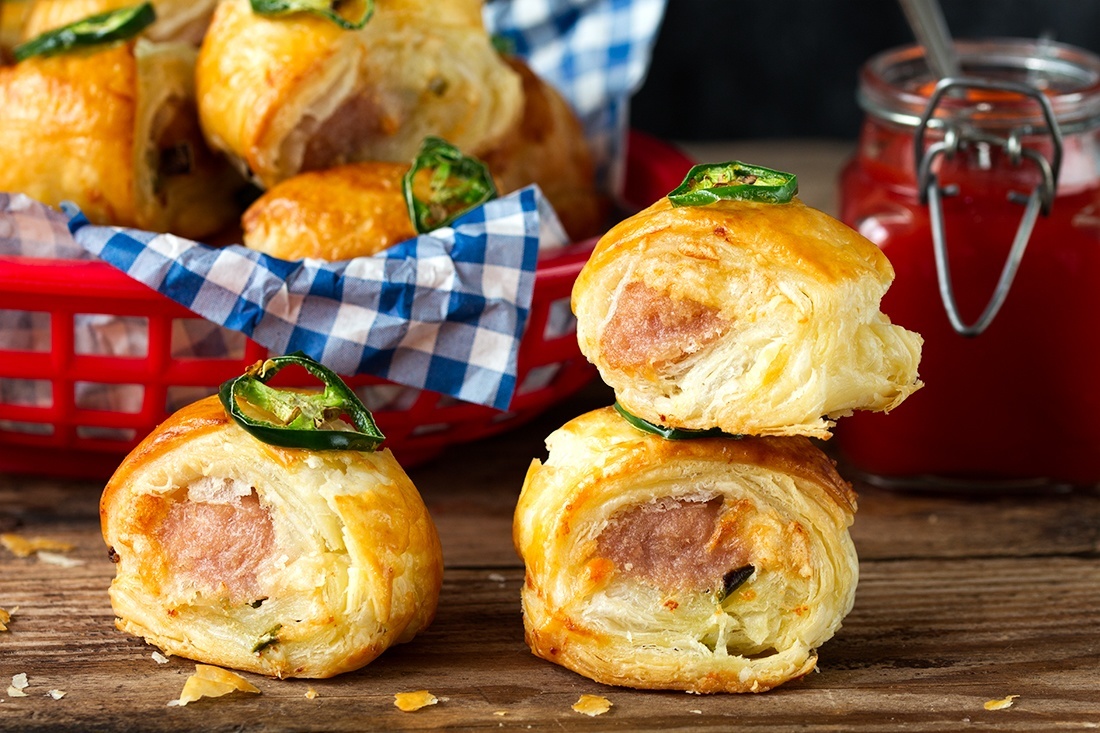 Слойки с сосиской