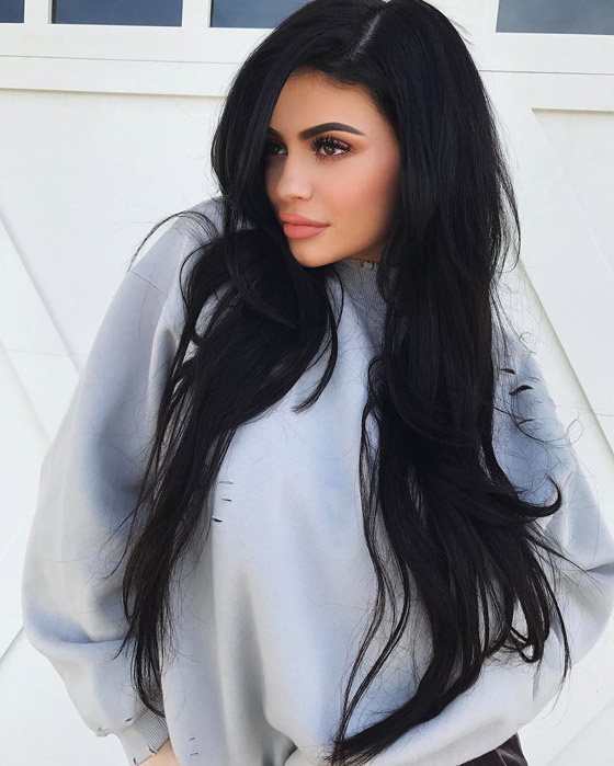 Небрежные волнистые длинные волосы